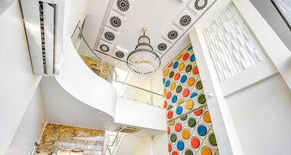 Fabhotel The White Moon