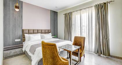 Fabhotel The White Moon