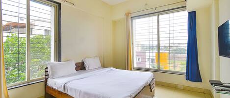 Egyptian cotton sheets, premium bedding, in-room safe, free WiFi