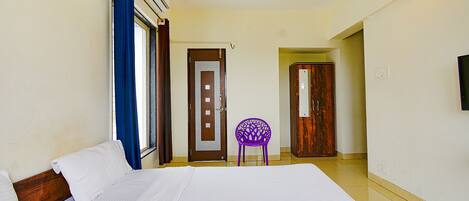 Egyptian cotton sheets, premium bedding, in-room safe, free WiFi