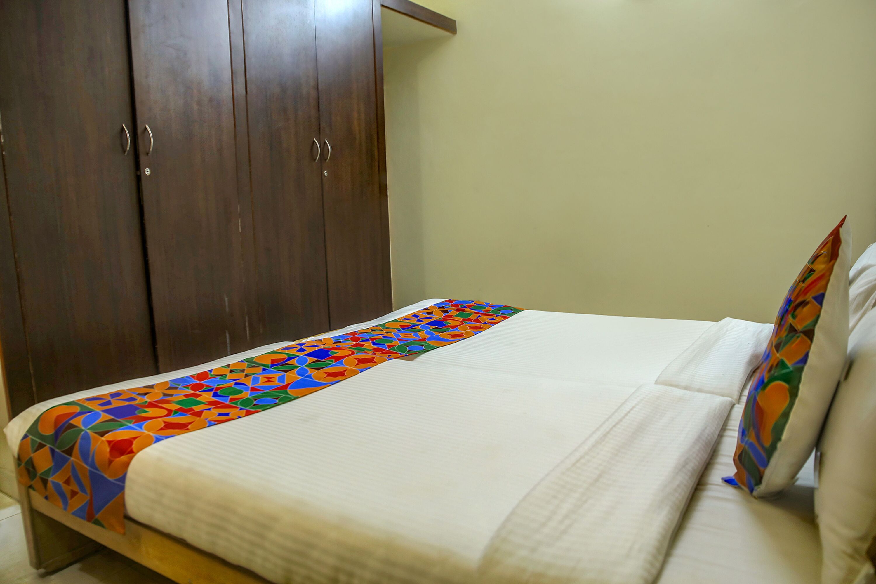 Photo - FabHotel Hibiscus Stays - Nr Sholinganallur Water Lake & VGP Aqua Kingdom