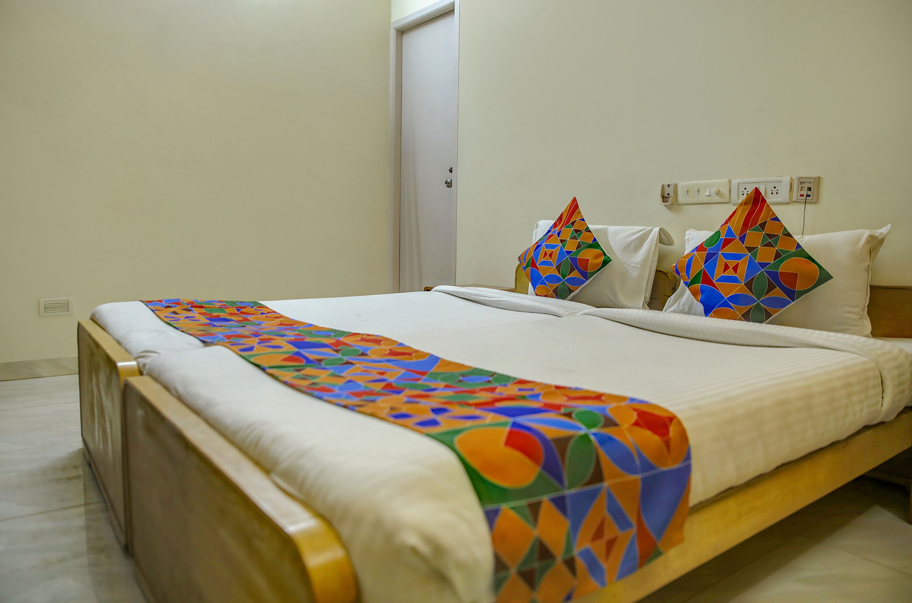 Photo - FabHotel Hibiscus Stays - Nr Sholinganallur Water Lake & VGP Aqua Kingdom