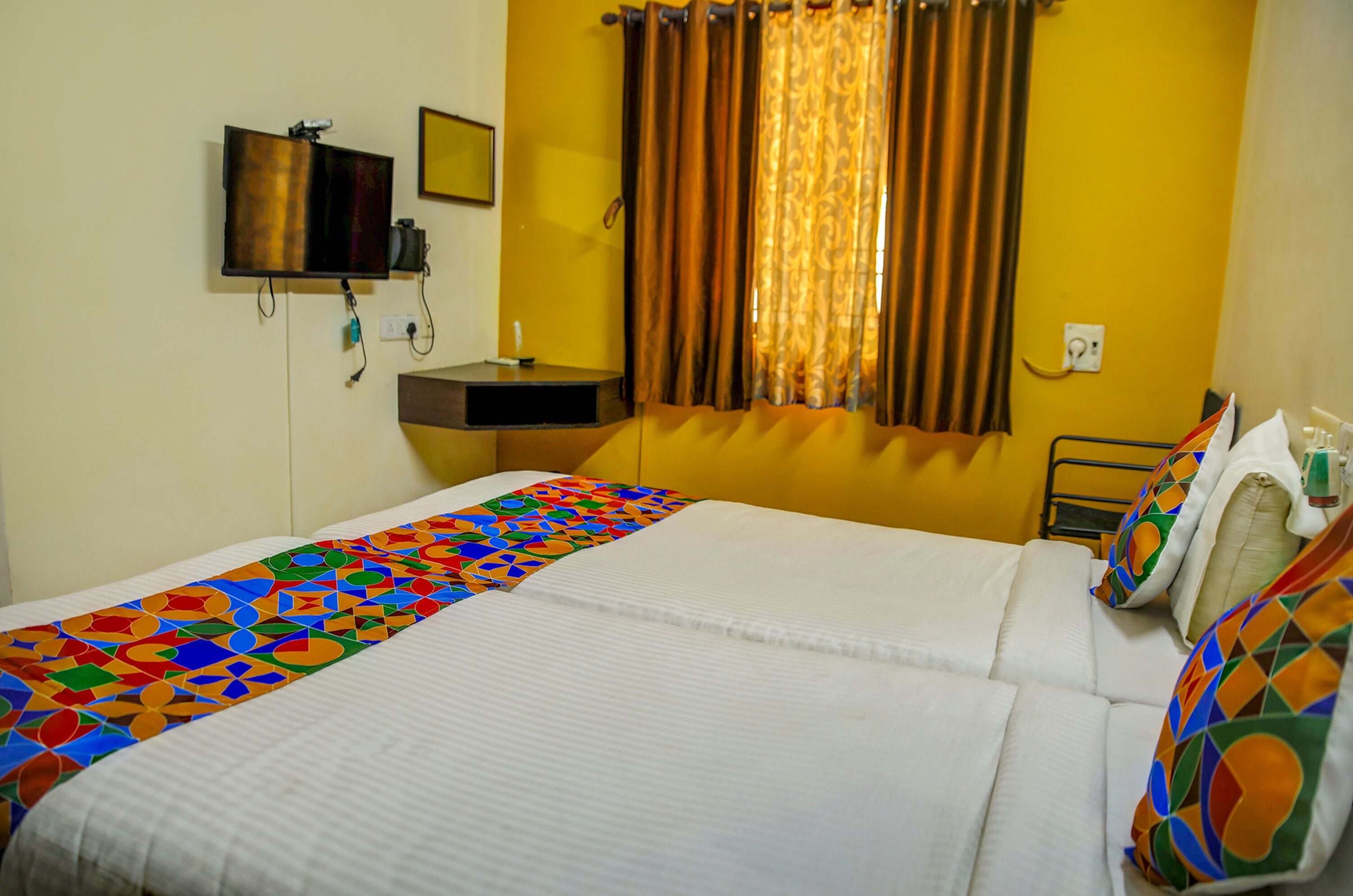 Photo - FabHotel Hibiscus Stays - Nr Sholinganallur Water Lake & VGP Aqua Kingdom