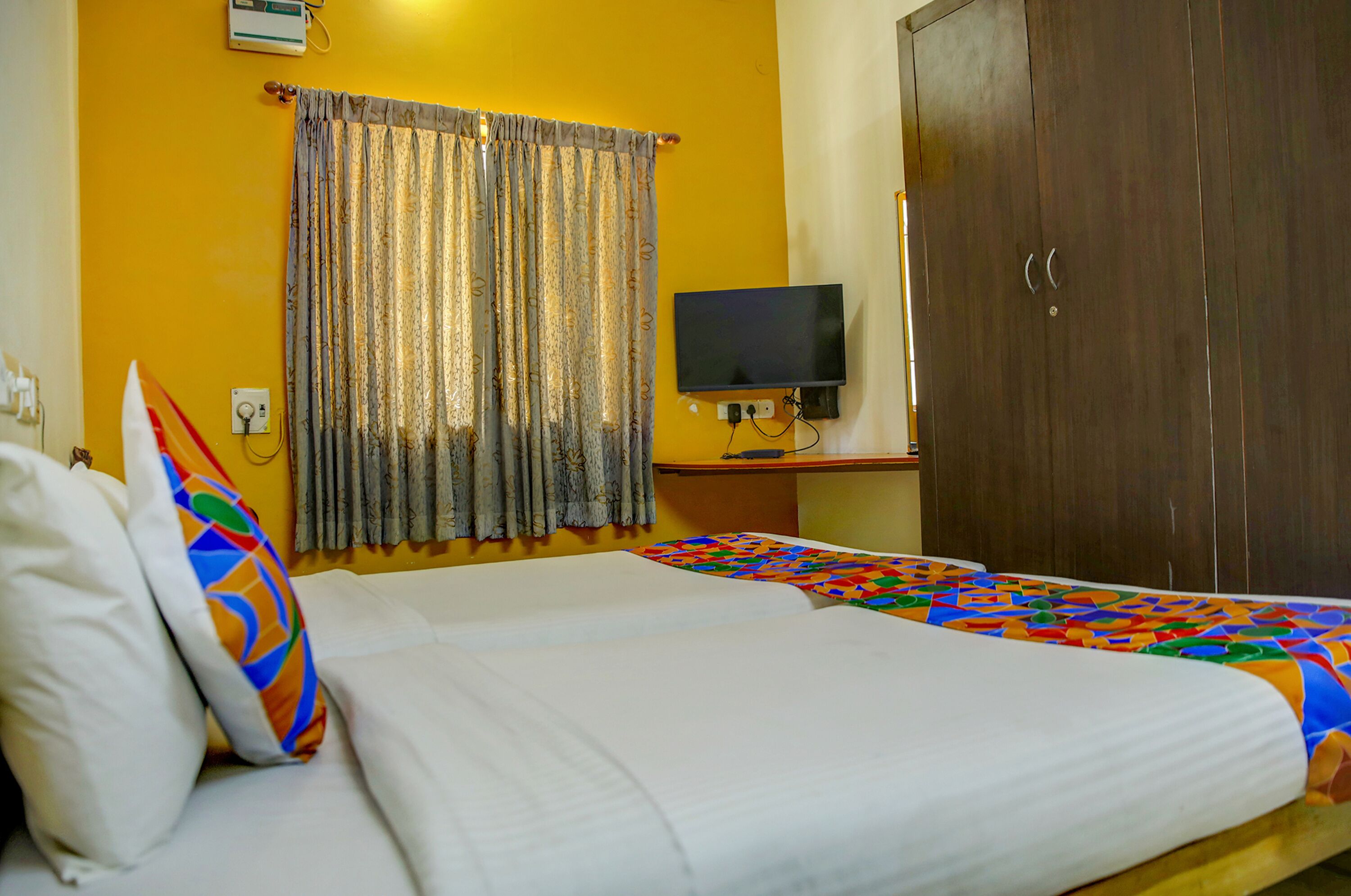Photo - FabHotel Hibiscus Stays - Nr Sholinganallur Water Lake & VGP Aqua Kingdom