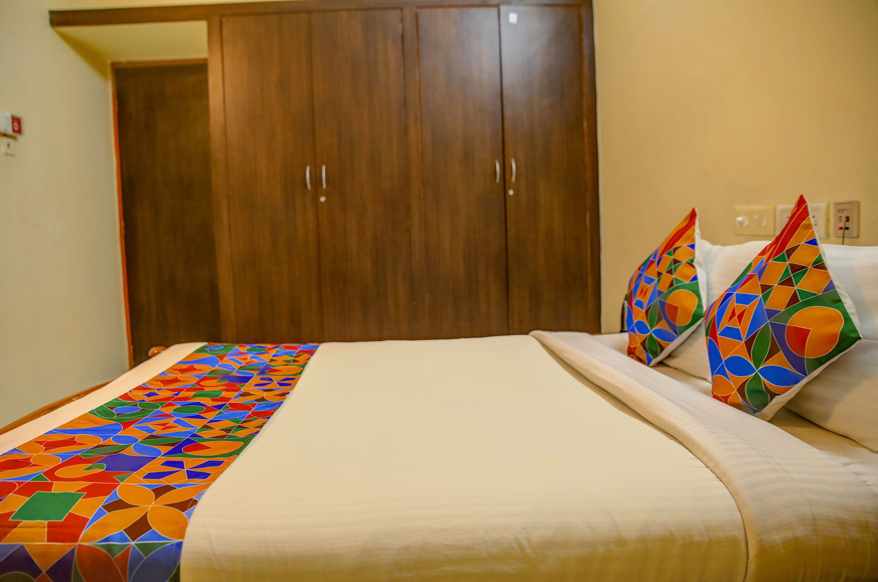 Photo - FabHotel Hibiscus Stays - Nr Sholinganallur Water Lake & VGP Aqua Kingdom