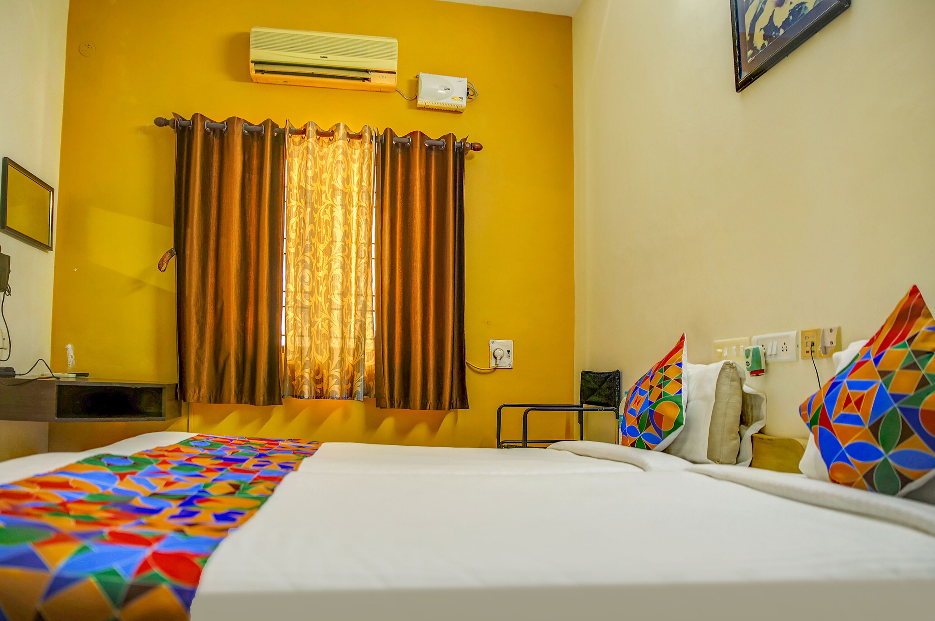 Photo - FabHotel Hibiscus Stays - Nr Sholinganallur Water Lake & VGP Aqua Kingdom