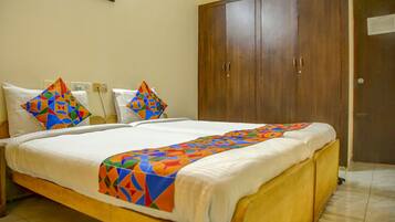 Egyptian cotton sheets, premium bedding, in-room safe, free WiFi