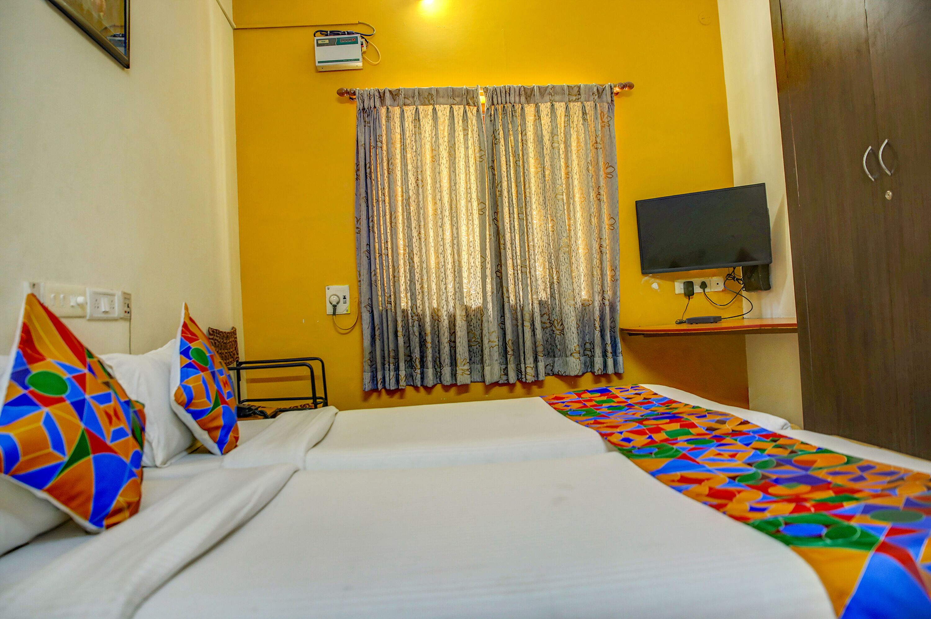 Photo - FabHotel Hibiscus Stays - Nr Sholinganallur Water Lake & VGP Aqua Kingdom
