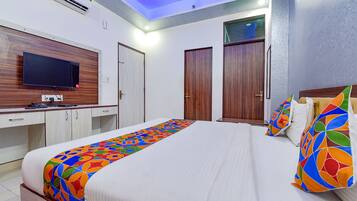 Egyptian cotton sheets, premium bedding, in-room safe, free WiFi