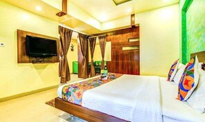 Egyptian cotton sheets, premium bedding, in-room safe, free WiFi - Fabhotel Ranjanas (Paud)