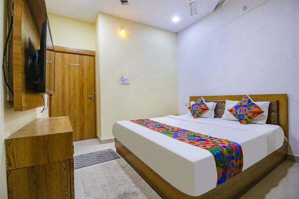 Egyptian cotton sheets, premium bedding, in-room safe, free WiFi