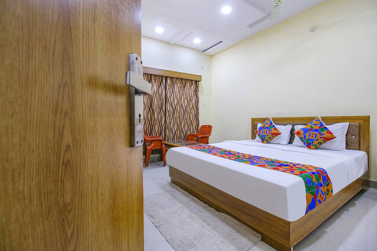Egyptian cotton sheets, premium bedding, in-room safe, free WiFi