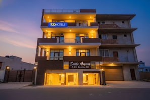 Exterior - Fabexpress Hm Palace (Noida)