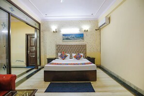 Egyptian cotton sheets, premium bedding, in-room safe, soundproofing - Fabexpress Hm Palace (Noida)