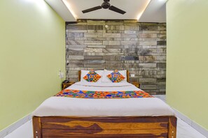 Egyptian cotton sheets, premium bedding, in-room safe, free WiFi
