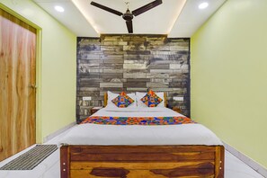 Egyptian cotton sheets, premium bedding, in-room safe, free WiFi