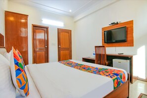 Egyptian cotton sheets, premium bedding, in-room safe, free WiFi - FabHotel SKS Excel Inn I (Gurugram)