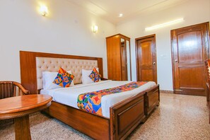 Egyptian cotton sheets, premium bedding, in-room safe, free WiFi - FabHotel SKS Excel Inn I (Gurugram)