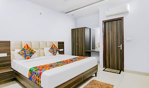 Egyptian cotton sheets, premium bedding, in-room safe, desk