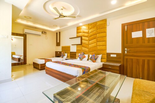 Fabhotel Royal Aanandam