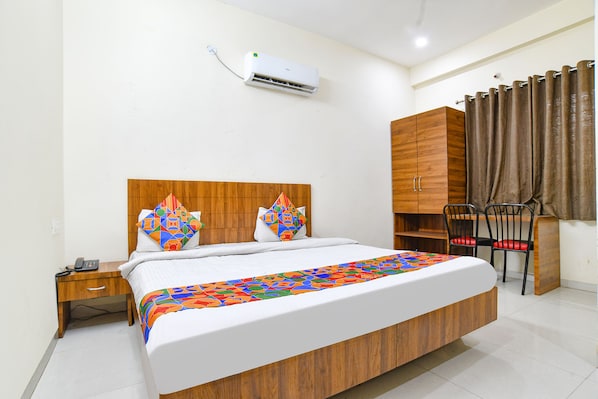 Egyptian cotton sheets, premium bedding, in-room safe, free WiFi