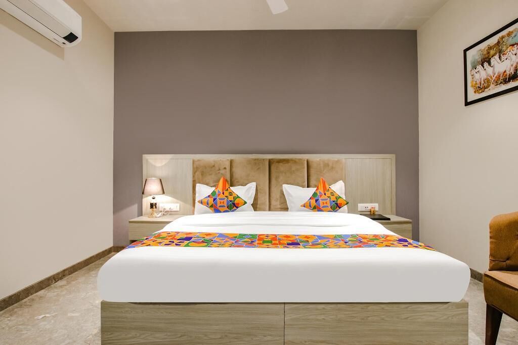 Egyptian cotton sheets, premium bedding, in-room safe, free WiFi