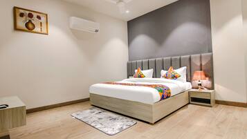 Suite | 1 bedroom, Egyptian cotton sheets, premium bedding, in-room safe