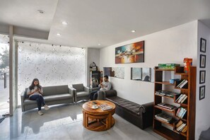 Lobby sitting area - Fabhotel F9 Sector 19 (Noida)