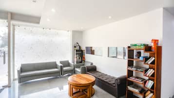 Área de estar no saguão