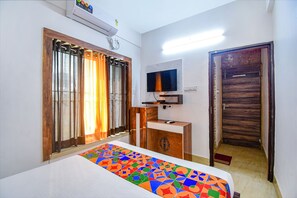 Egyptian cotton sheets, premium bedding, in-room safe, free WiFi