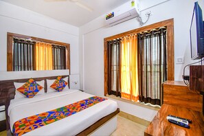 Egyptian cotton sheets, premium bedding, in-room safe, free WiFi