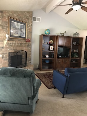Smart TV, fireplace, DVD player
