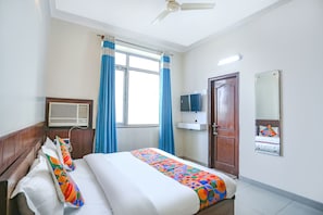 Egyptian cotton sheets, premium bedding, in-room safe, free WiFi