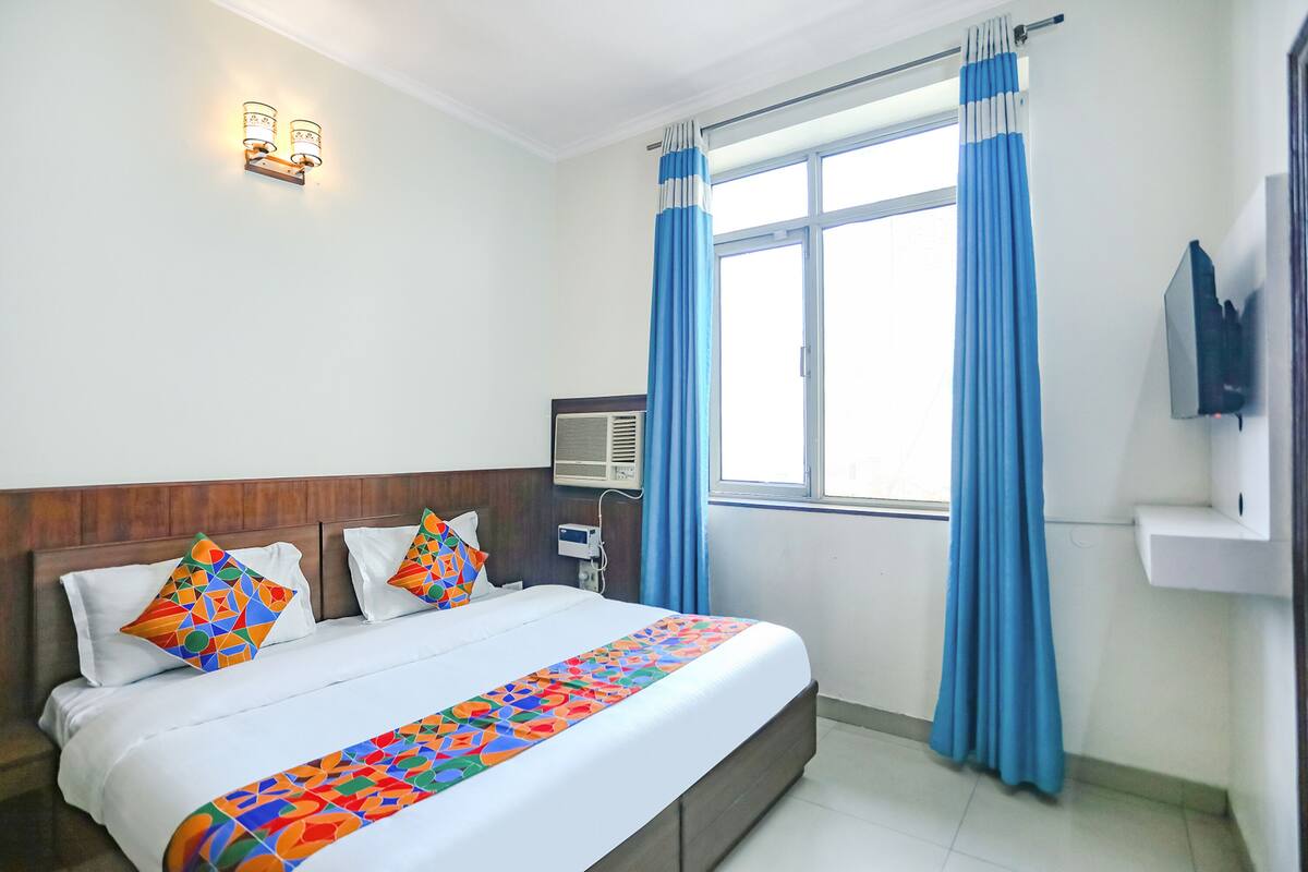 Egyptian cotton sheets, premium bedding, in-room safe, free WiFi