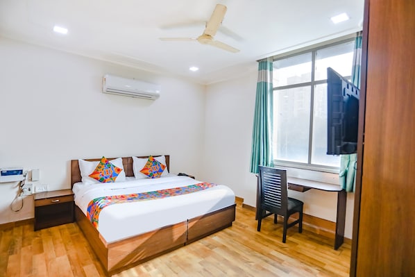 Egyptian cotton sheets, premium bedding, in-room safe, free WiFi