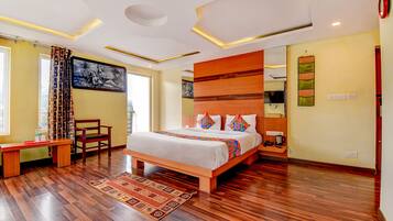 Suite | Egyptian cotton sheets, premium bedding, in-room safe, desk