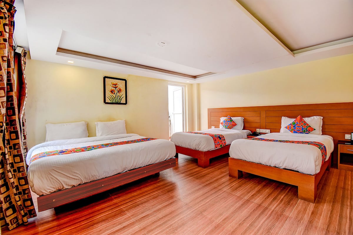 Family Room | 1 bedroom, Egyptian cotton sheets, premium bedding, in-room safe