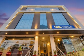 Property entrance - Fabhotel Abirami Grand Inn (Kodaikanal)