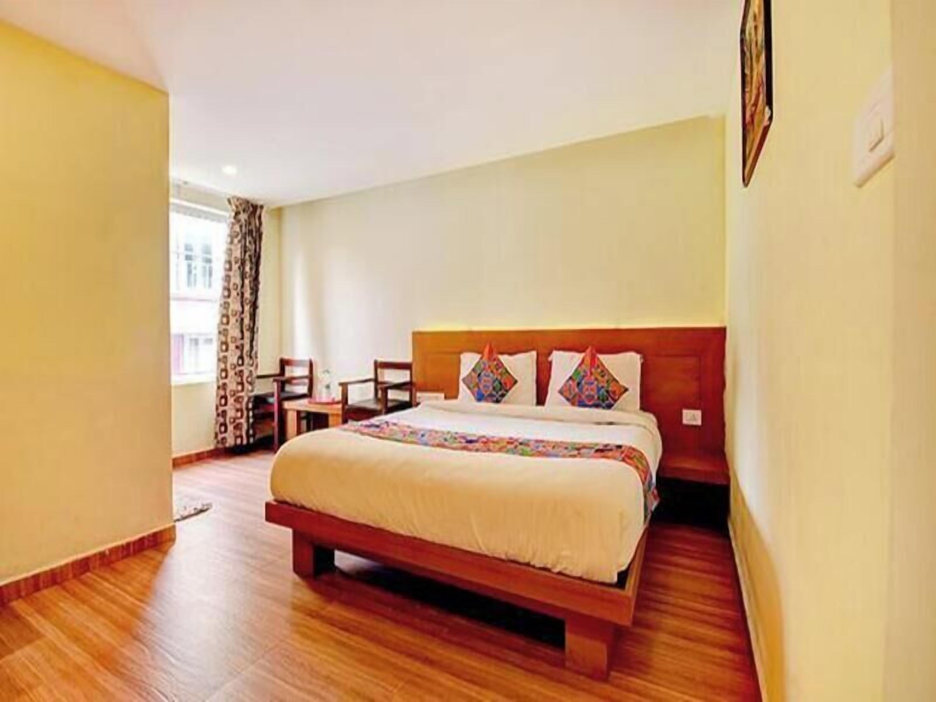 Egyptian cotton sheets, premium bedding, in-room safe, desk
