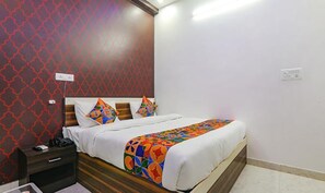 Egyptian cotton sheets, premium bedding, in-room safe, free WiFi - Fabexpress Ss Grand (Lucknow)