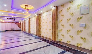 Banquet hall - Fabexpress Ss Grand (Lucknow)