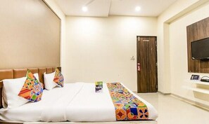 Egyptian cotton sheets, premium bedding, in-room safe, free WiFi - FabHotel Pratiksha (Ahmedabad)