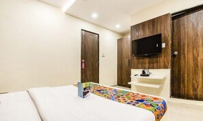 Egyptian cotton sheets, premium bedding, in-room safe, free WiFi - FabHotel Pratiksha (Ahmedabad)