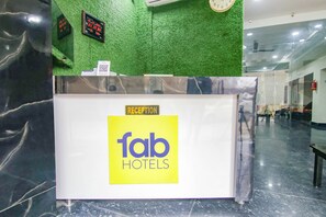 Reception - FabHotel Golden Gate I (Amritsar)
