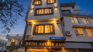 A multi-story hotel with a sign reading "HOTEL GOLDEN GATE" and "fabHOTELS". - FabHotel Golden Gate I Amritsar (Amritsar)
