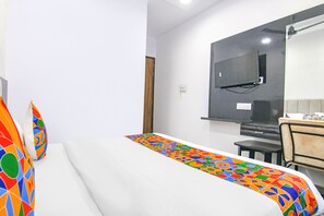 Egyptian cotton sheets, premium bedding, in-room safe, free WiFi - FabHotel Golden Gate I (Amritsar)
