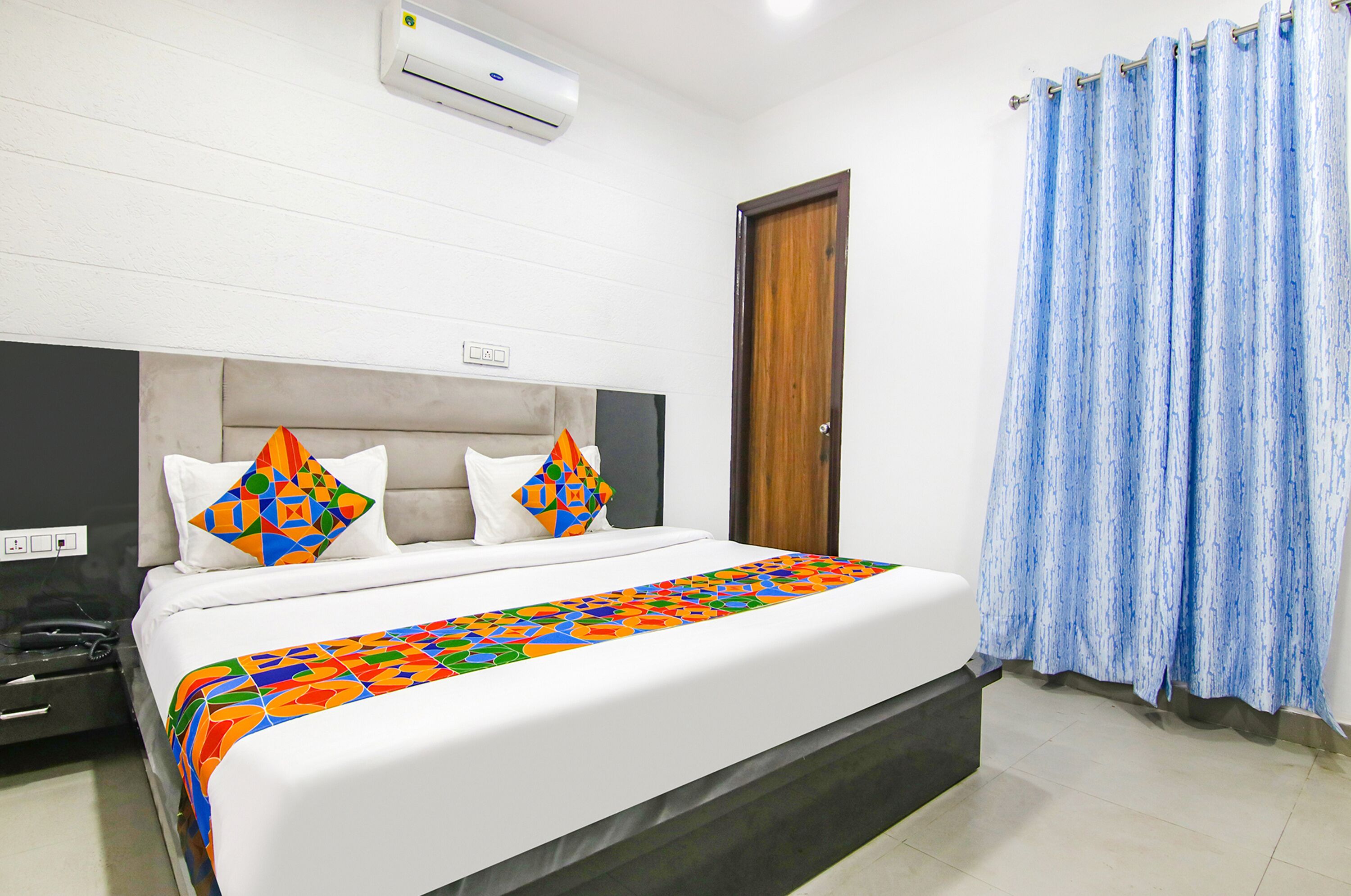 Egyptian cotton sheets, premium bedding, in-room safe, free WiFi