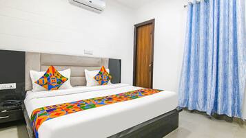 Egyptian cotton sheets, premium bedding, in-room safe, free WiFi