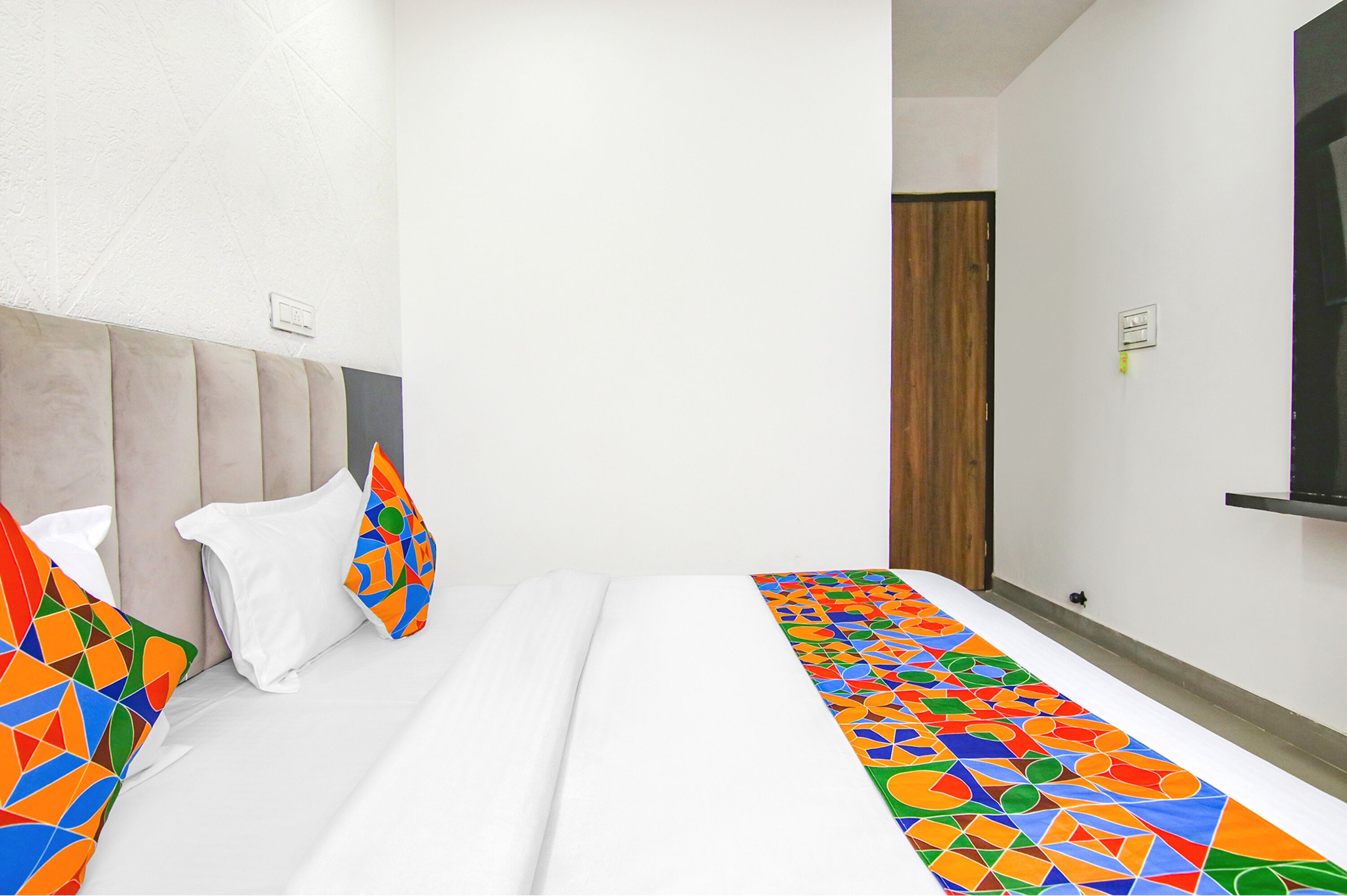 Egyptian cotton sheets, premium bedding, in-room safe, free WiFi