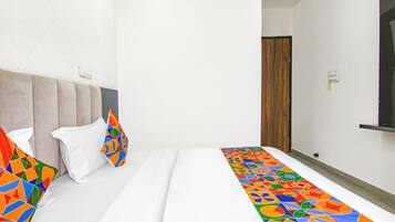 Egyptian cotton sheets, premium bedding, in-room safe, free WiFi